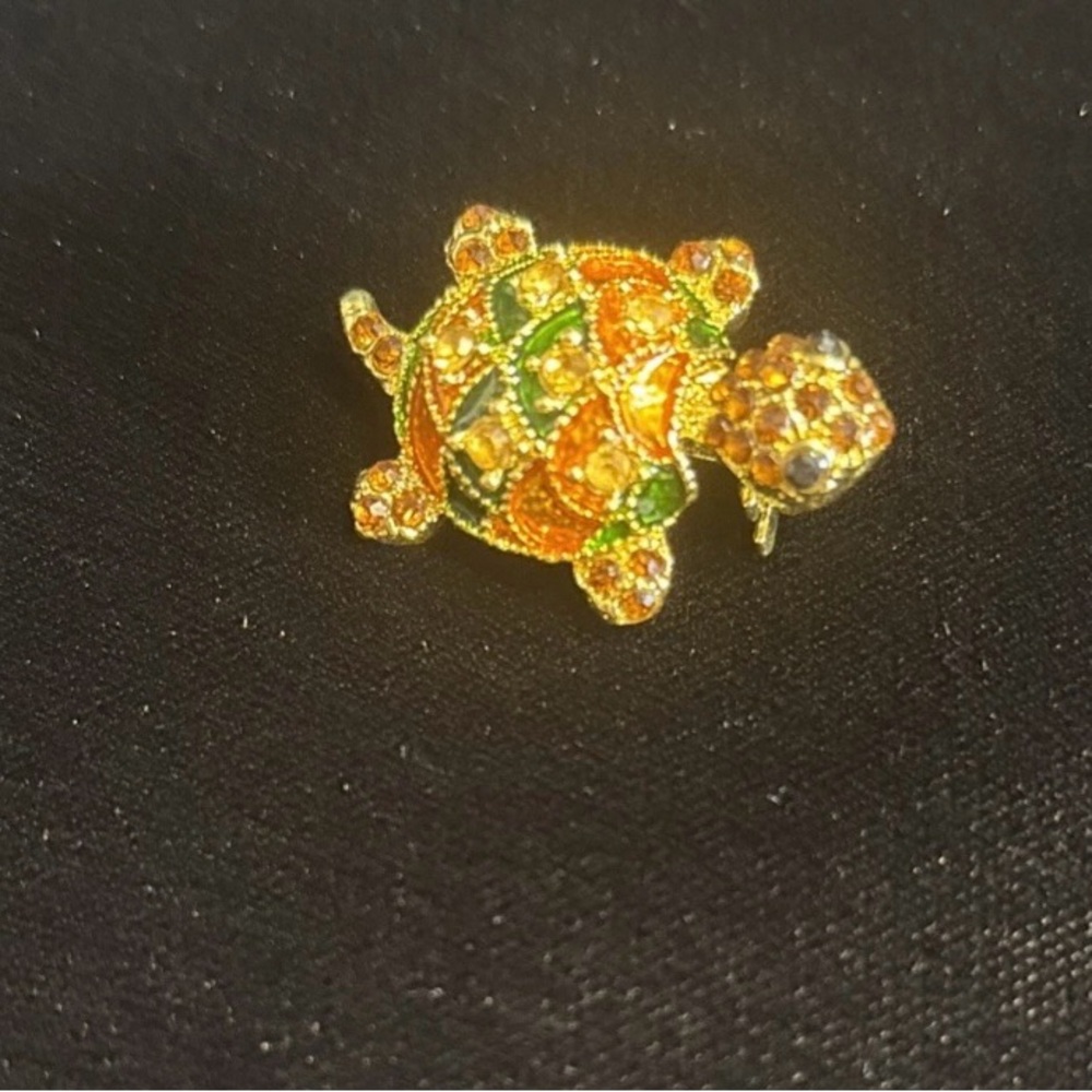 Colorful Turtle Brooch - Picture 4 of 4